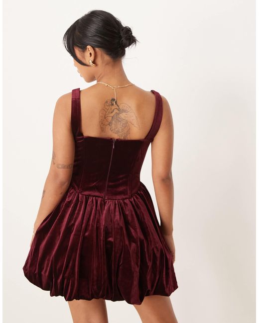 Robe courte à ourlet structuré Forever New en coloris Red