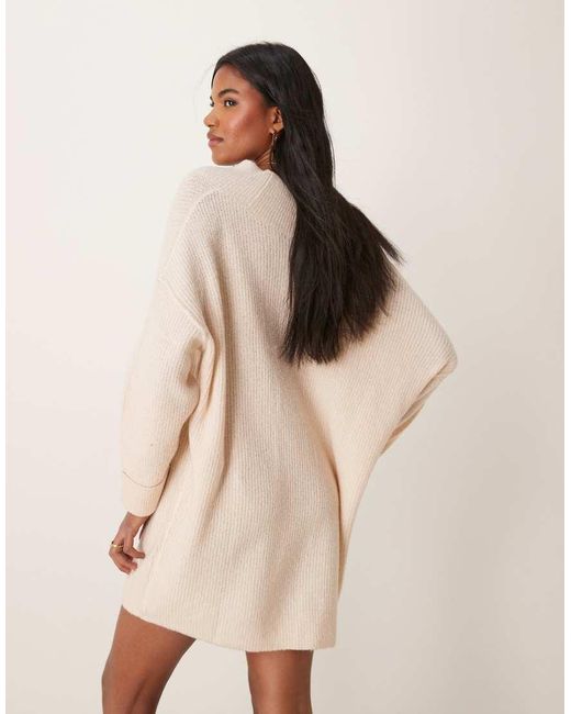 Vestito Corto Extra Largo Color Crema Con Scollo A V di Miss Selfridge in Natural