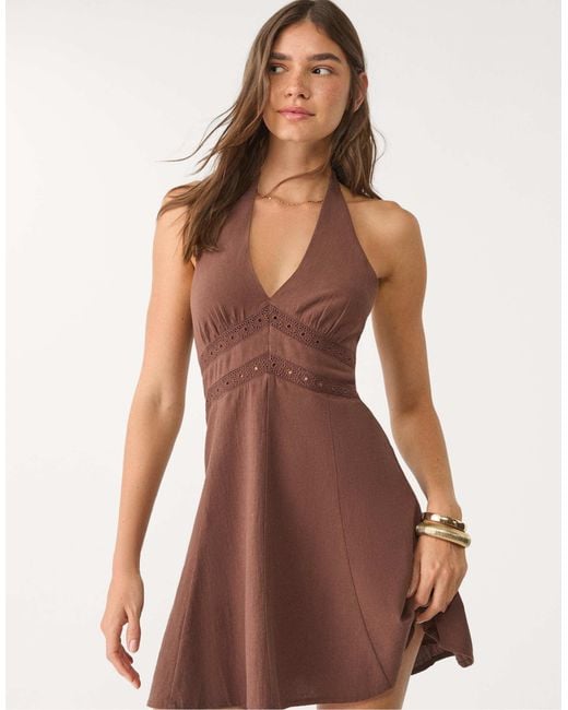 Robe courte en lin mélangé à dos nu Stradivarius en coloris Natural