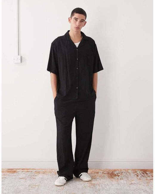 Camisa Negra De Tejido Texturizado De Collusion de hombre de color Black