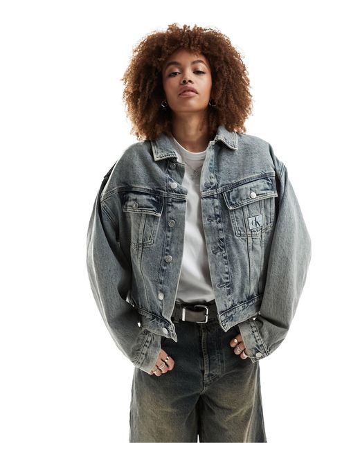Veste en jean coupe carrée à délavage moyen Calvin Klein en coloris Gray