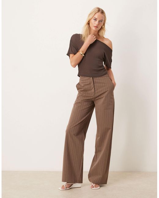 Tall - pantalon droit habillé coupe décontractée à rayures - marron ASOS en coloris Natural