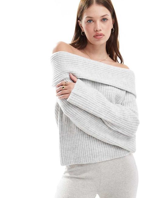 Maglione A Coste Con Scollo Alla Bardot di New Look in White
