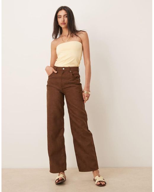 Top A Fascia Taglio Lungo di ASOS in Natural