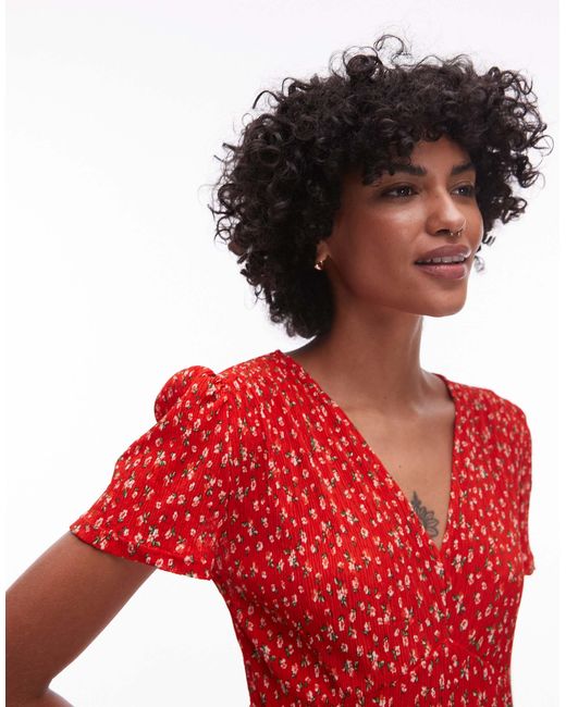 Robe mi-longue col v à imprimé fleurs Mango en coloris Red