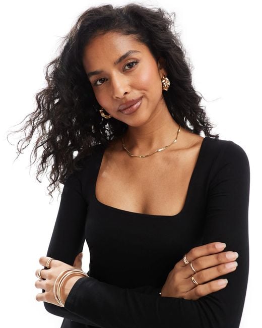 Robe courte coupe ajustée puis évasée avec encolure carrée et manches longues Miss Selfridge en coloris Black