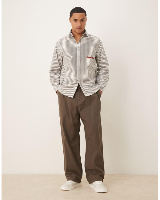 ASOS – braun gestreiftes relaxed-fit-hemd aus popeline mit stickerei auf der brust in Natural für Herren