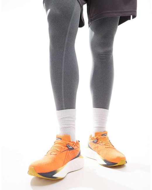 Triumph 22 Neutral di Saucony in Orange da Uomo
