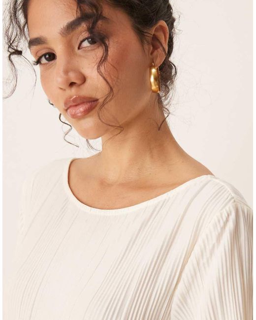 Vestito T-Shirt Lungo Crema Plissé di Y.A.S in Natural