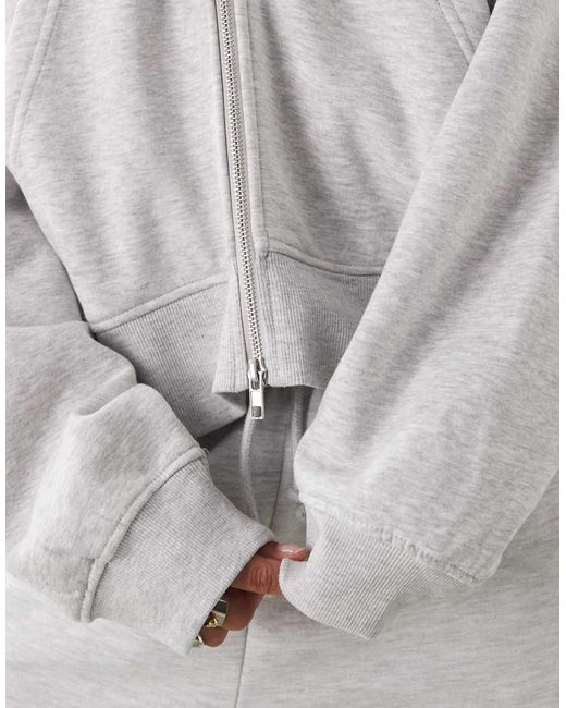 Essence di Weekday in Gray