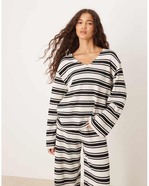 Camiseta A Rayas Monocromáticas Extragrande De Manga Larga Con Cuello De Pico De Punto De (Parte De Un Conjunto)-Negro ASOS de color White