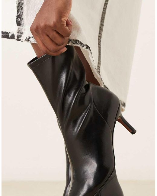 Botines Negros De Tacón Bajo Rosalind De ASOS de color Natural