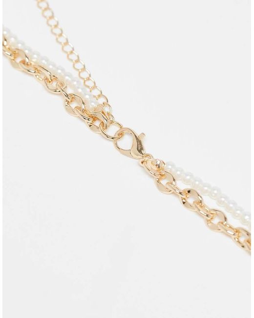 Pack De Dos Collares Dorados De Cadena Y Perlas De Imitación Con Colgante Texturizado De ASOS de color White