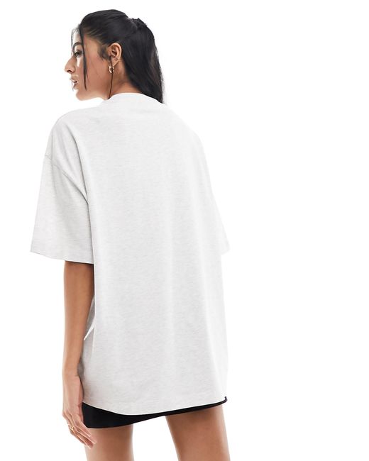 T-shirt oversize color ghiaccio mélange con stampa a tema barche di ASOS in White