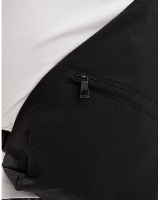 Mochila bandolera negra con bolsillo delantero ASOS de hombre de color Black