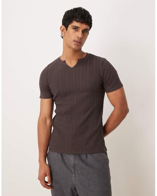 Camiseta Marrón Ajustada Con Muesca En El Cuello De Canalé De ASOS de hombre de color Brown