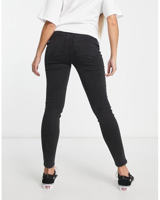 Vaqueros De Corte Pitillo Con Lavado Negro Y Banda Por Encima Del Vientre Ultimate De Asos Design Maternity ASOS de color White
