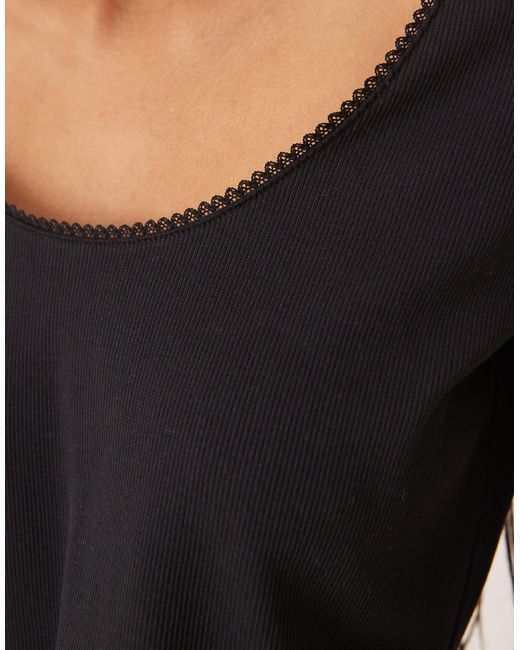 ASOS Black – geripptes, kastiges, langärmliges cropped-oberteil
