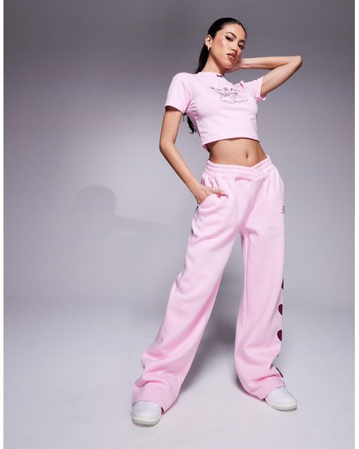 T-shirt raccourci d'ensemble riche en coton avec nœud et logo ange - et bordeaux Kaiia en coloris Pink