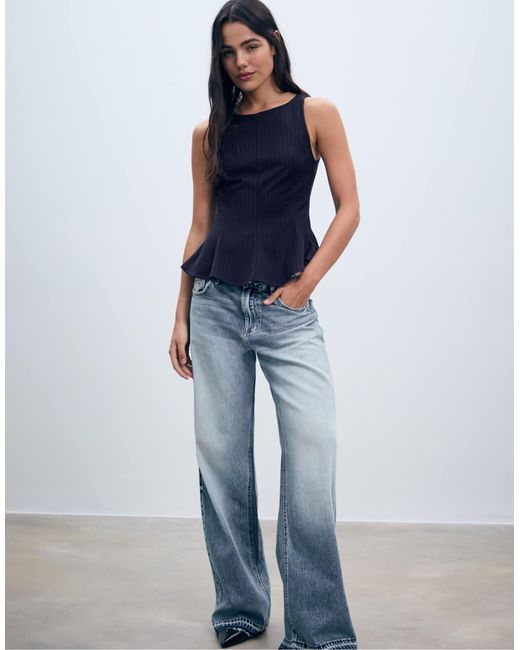 Top sans manches rayé à basque Stradivarius en coloris Blue