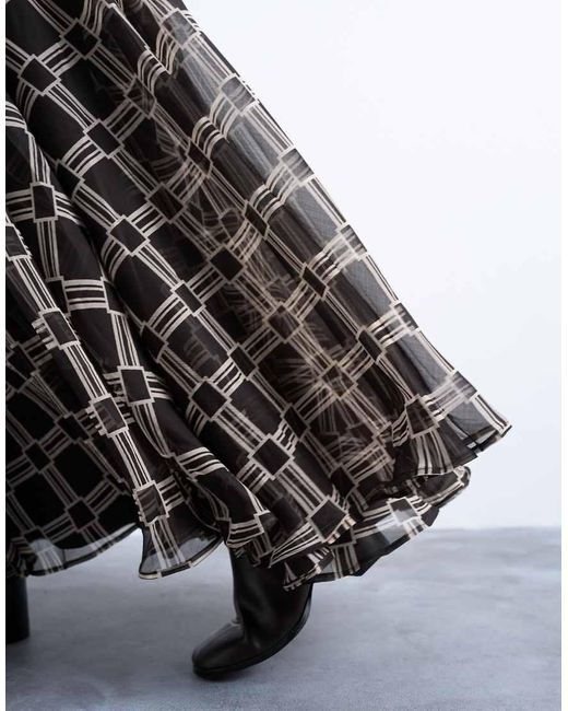 Gonna Lunga A Ruota Color Cioccolato Con Stampa A Quadri di TOPSHOP in White