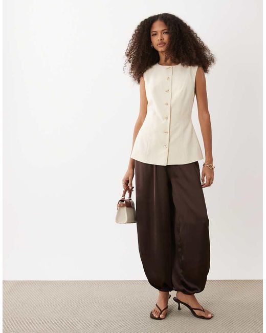 Top Sin Mangas Con Botones De Mezcla De Lino-Blanco ASOS de color Natural