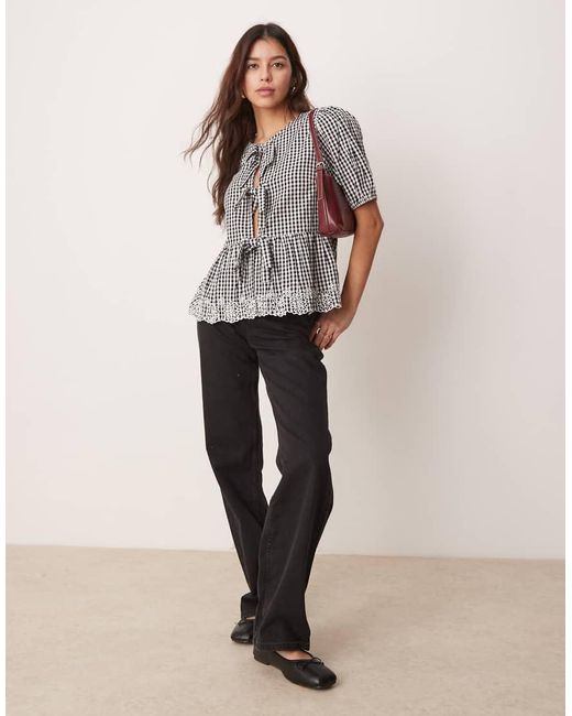 Top A Quadretti Allacciato Sul Davanti di New Look in Gray