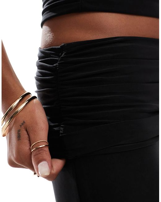 Exclusivité - - pantalon évasé d'ensemble double épaisseur près du corps à taille rabattue Kaiia en coloris Black