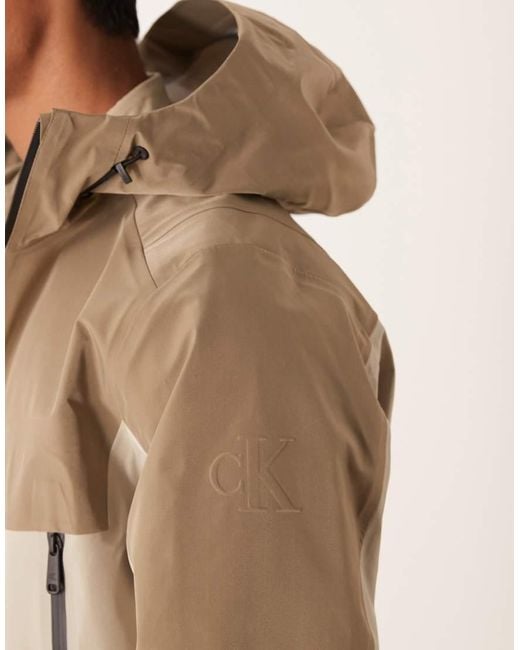 Chaqueta Cortavientos Técnica Con Diseño Color Block De -Neutro Calvin Klein de hombre de color Natural