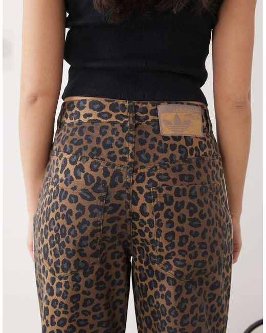 Vaqueros De Pernera Recta Con Estampado De Leopardo De Adidas Originals de color Multicolor