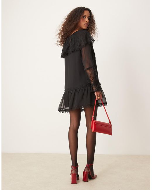 Miss Selfridge Black – es hänger-minikleid mit spitzenkragen
