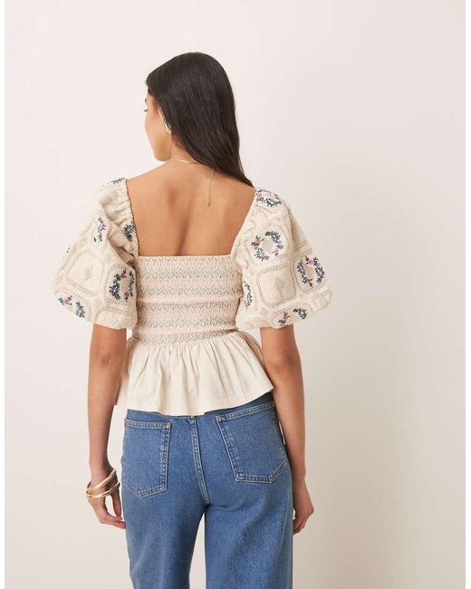 Top Blanco Fruncido Con Sobrefalda En El Bajo Y Mangas Abullonadas De ASOS de color Blue