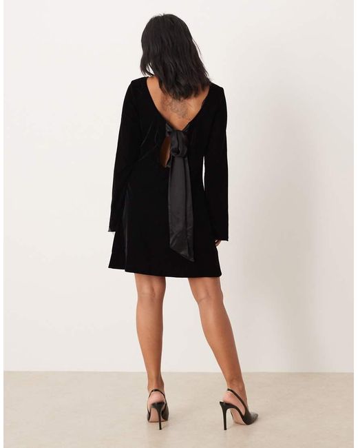 Nobody's Child Petite Black Jolene Velvet Tie Back Mini Dress