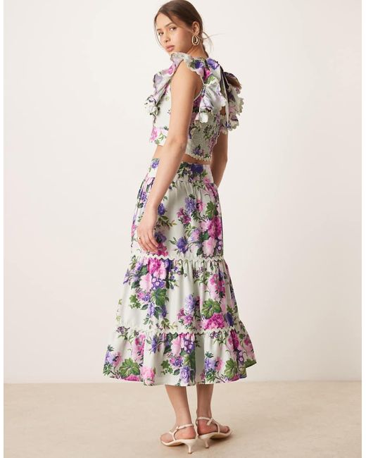 Gonna Al Polpaccio A Balze Con Stampa A Fiori Multicolore E Bordi Smerlati di Hope & Ivy in Pink
