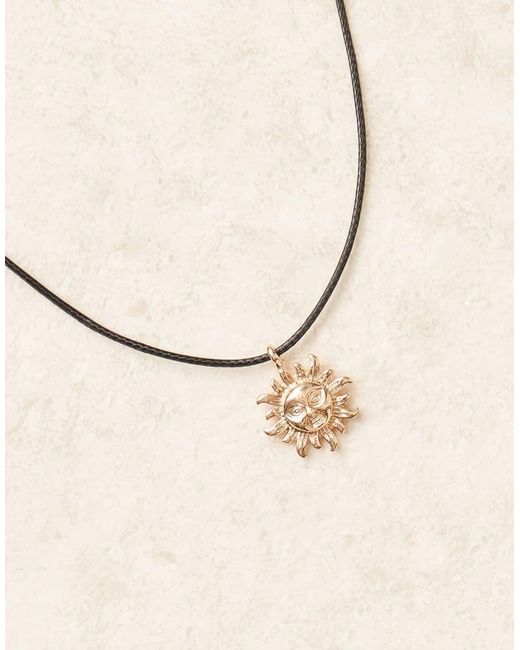 Collana Con Cordoncino Con Piccolo Ciondolo Dorato A Forma Di Sole di ASOS in Brown