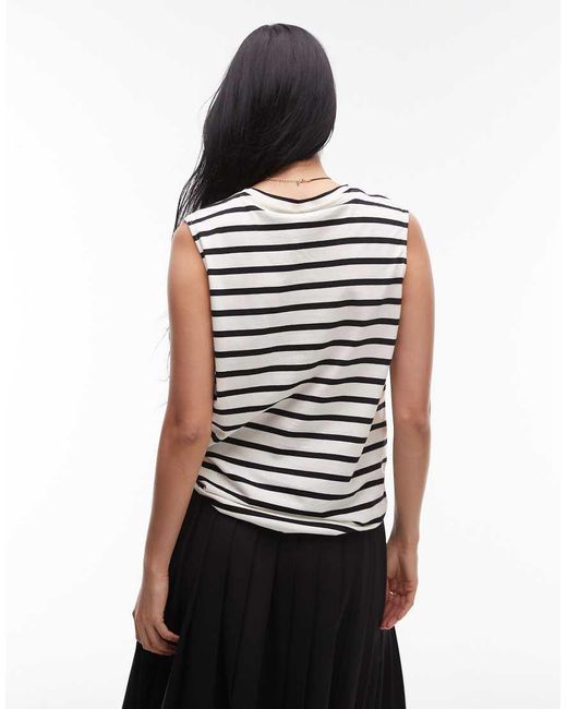 T-Shirt di ARKET in Black