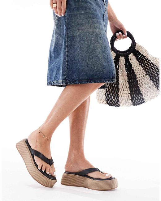 Sandales style espadrilles en pu à plateforme et entredoigt London Rebel en coloris Blue