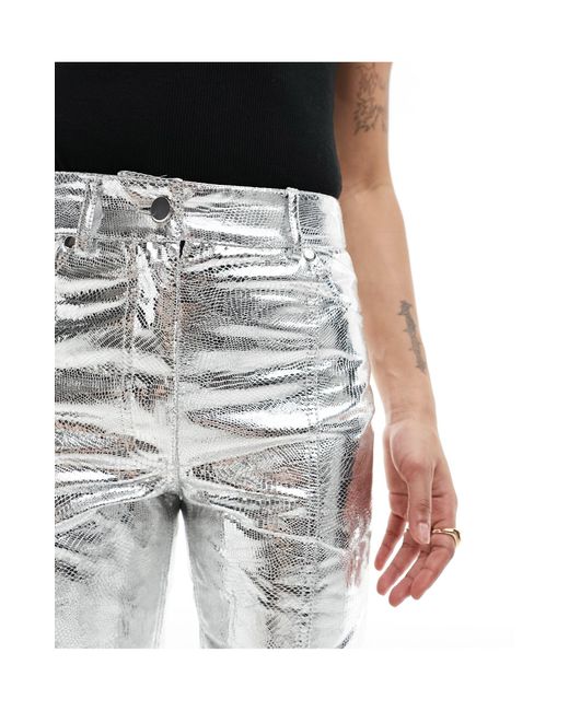 Pantaloni dritti metallizzato di River Island in White