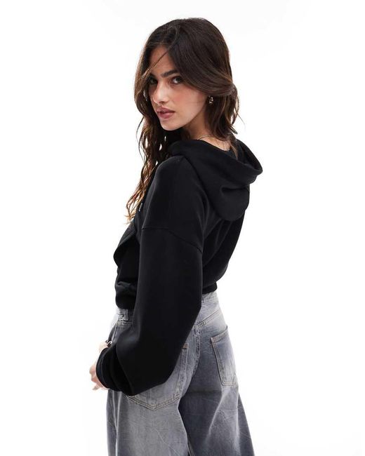 Felpa Con Cappuccio Nera Morbida Al Tatto Con Zip di Stradivarius in Black