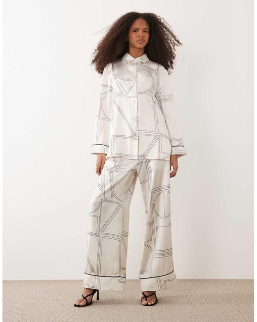Iyal Natural Satin Wide Leg Contrast Binding Pants
