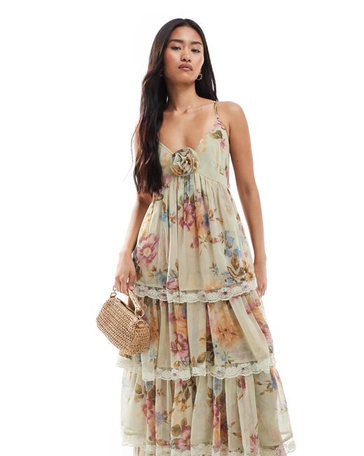 Race day - robe longue en mousseline à volants étagés avec imprimé fleurs Miss Selfridge en coloris Natural