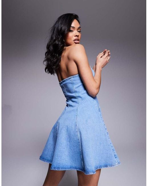 ASOS Getailleerde Denim Mini Bandeau-Jurk Met Uitlopende Naden in het Blue