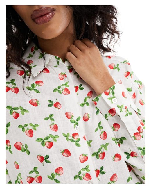 Chemise décontractée en lin mélangé à motif fraises ASOS en coloris White