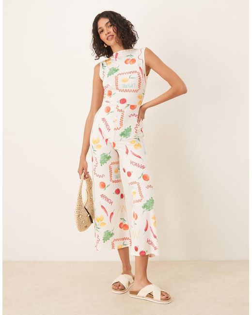 Mono Largo Sin Mangas Con Cuello Barco, Espalda Abierta Y De ASOS de color Natural