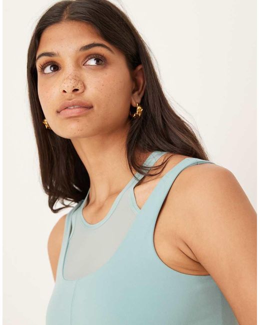 Top De Tirantes Con Diseño Superpuesto Dri-Fit De Nike One Training Nike de color Blue