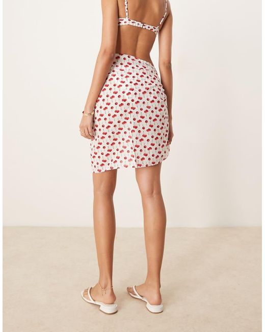 Pareo Corto Con Stampa Di Ciliegie di Abercrombie & Fitch in Natural