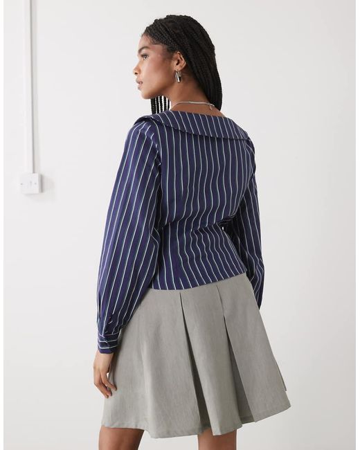 Reclaimed Vintage Blue Cropped Shirt With Collar And Tie Front