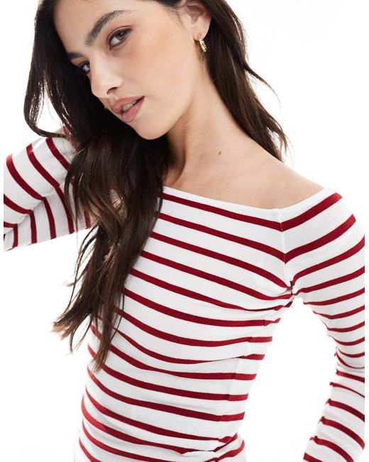 Top A Maniche Lunghe A Righe Rosse Con Scollo A Barchetta di ONLY in Blue