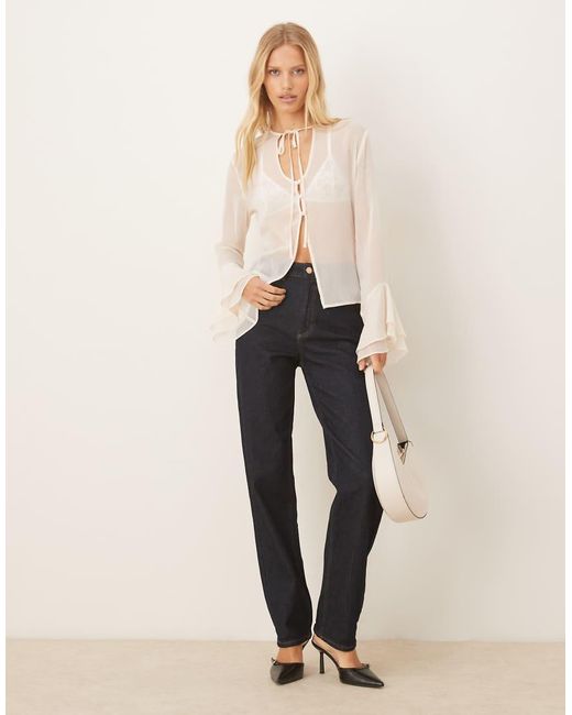 Blusa De Estilo Años 70 Chocolate Con Mangas Acampanadas De Chifón Efecto Rugoso De -Blanco ASOS de color White