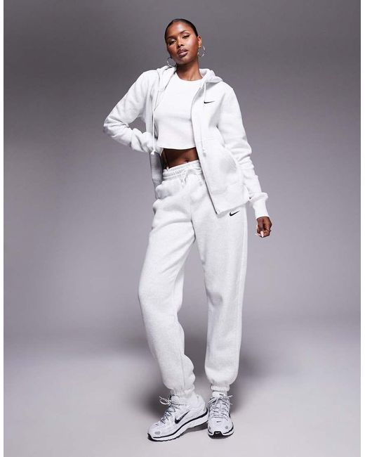 Phoenix di Nike in White